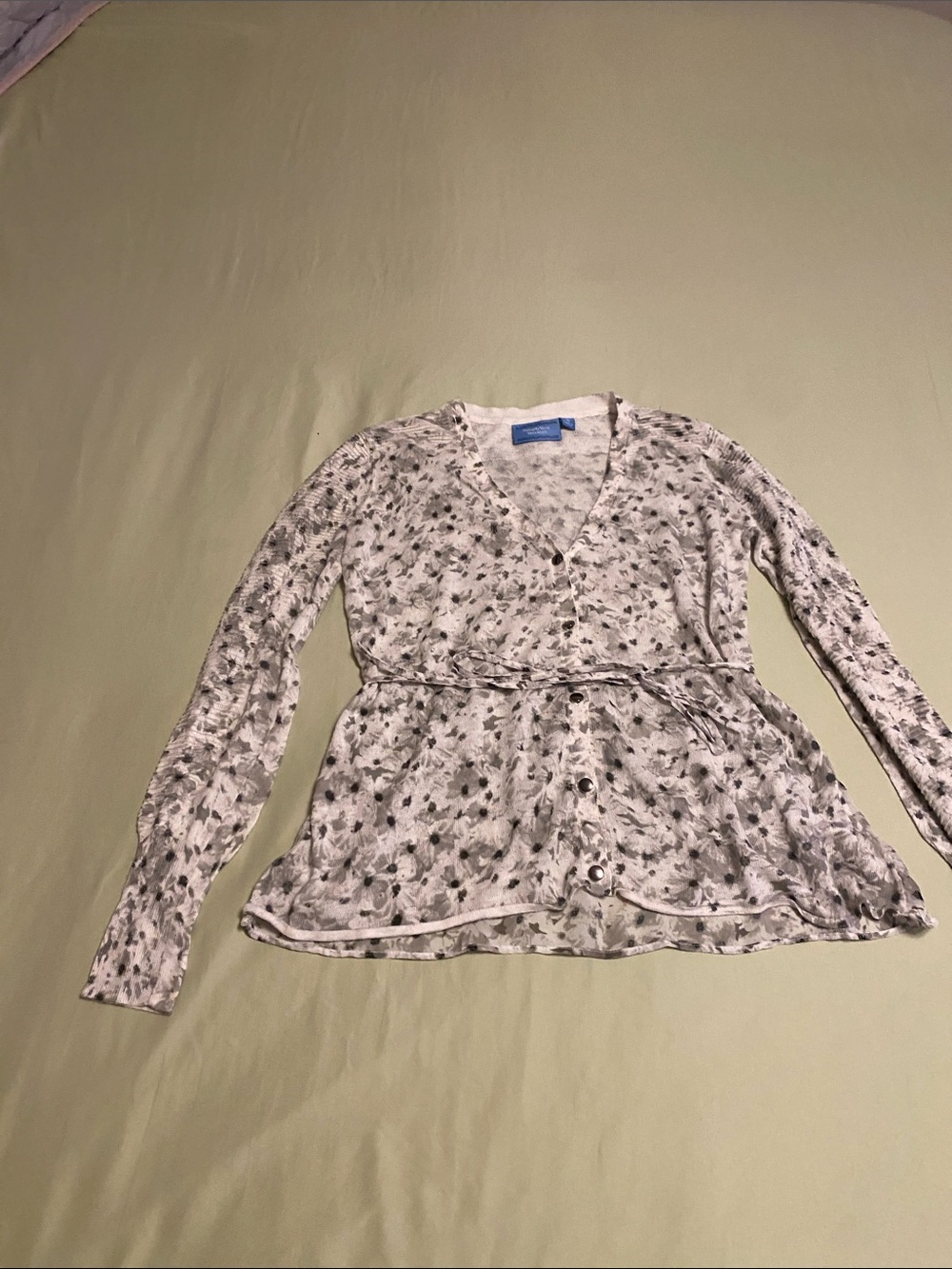 Simply Vera Vera Wang White and Gray Floral Button-Front Top